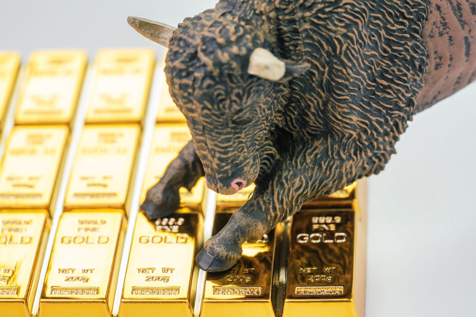 WORLD’S LARGEST HEDGE FUND SEES GOLD AT $2,000